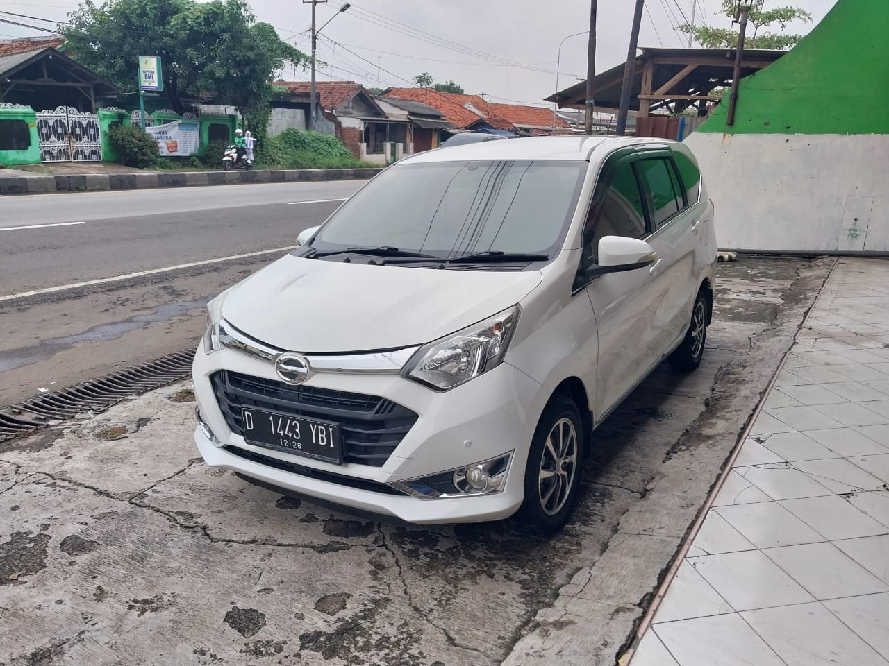 DAIHATSU SIGRA 1.2 R AT 2016