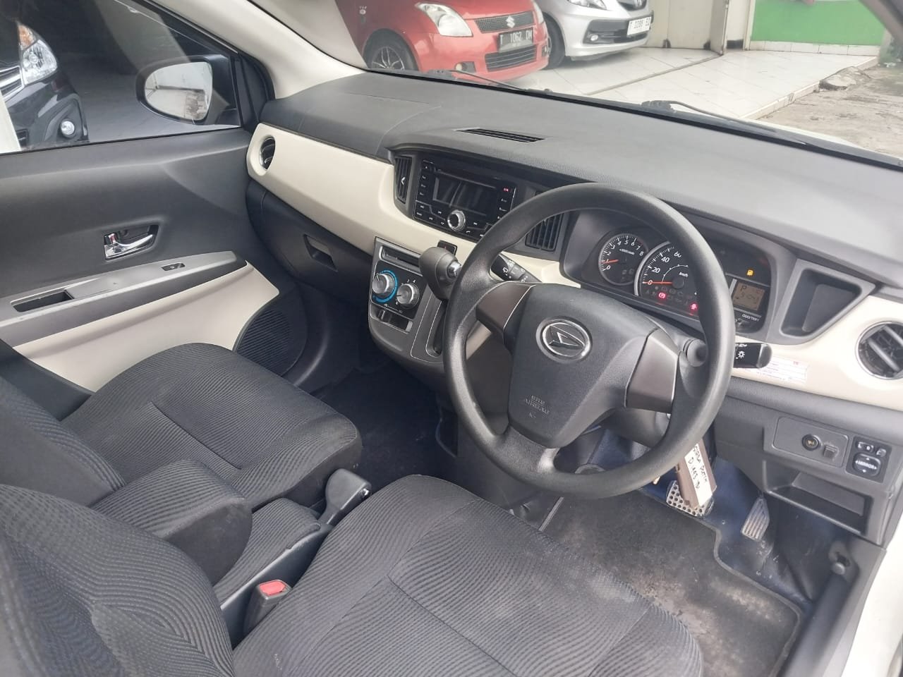 DAIHATSU SIGRA 1.2 R AT 2016