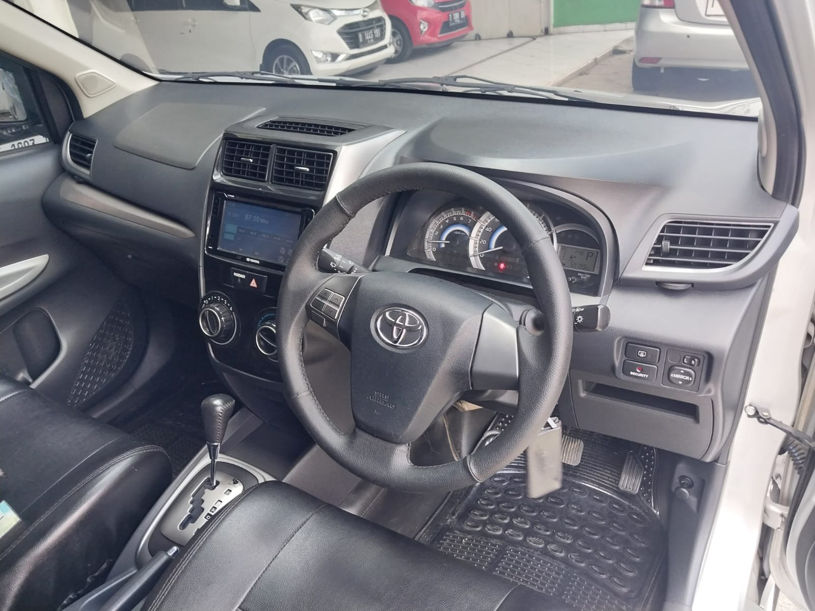 TOYOTA AVANZA VELOZ 1.5 AT 2018