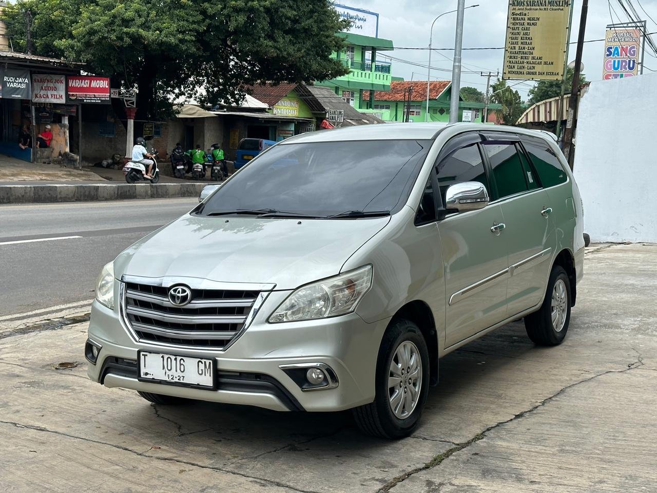 TOYOTA INNOVA 2.0 G MT 2013