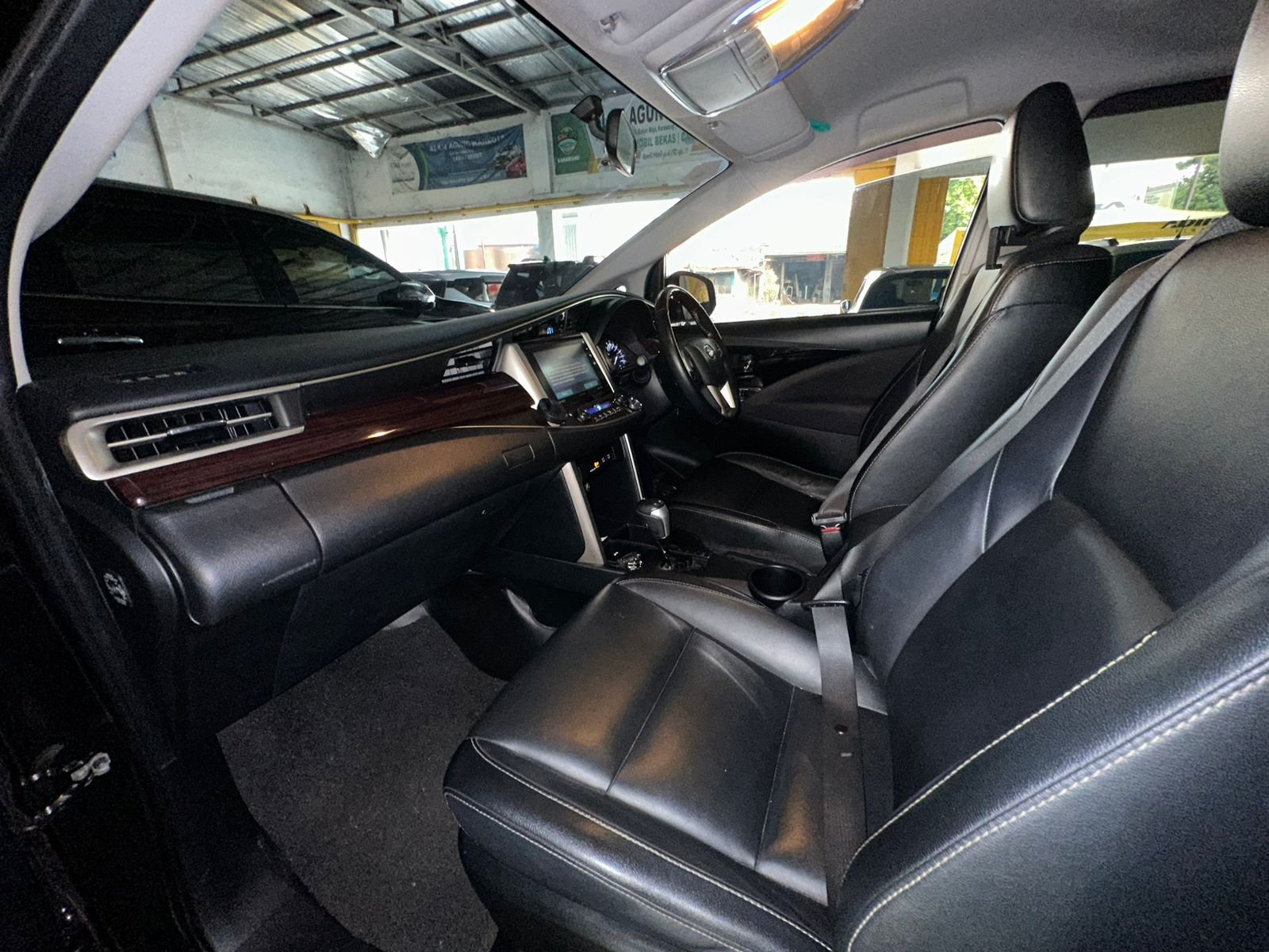 TOYOTA KIJANG INNOVA VENTURER 2.0 AT