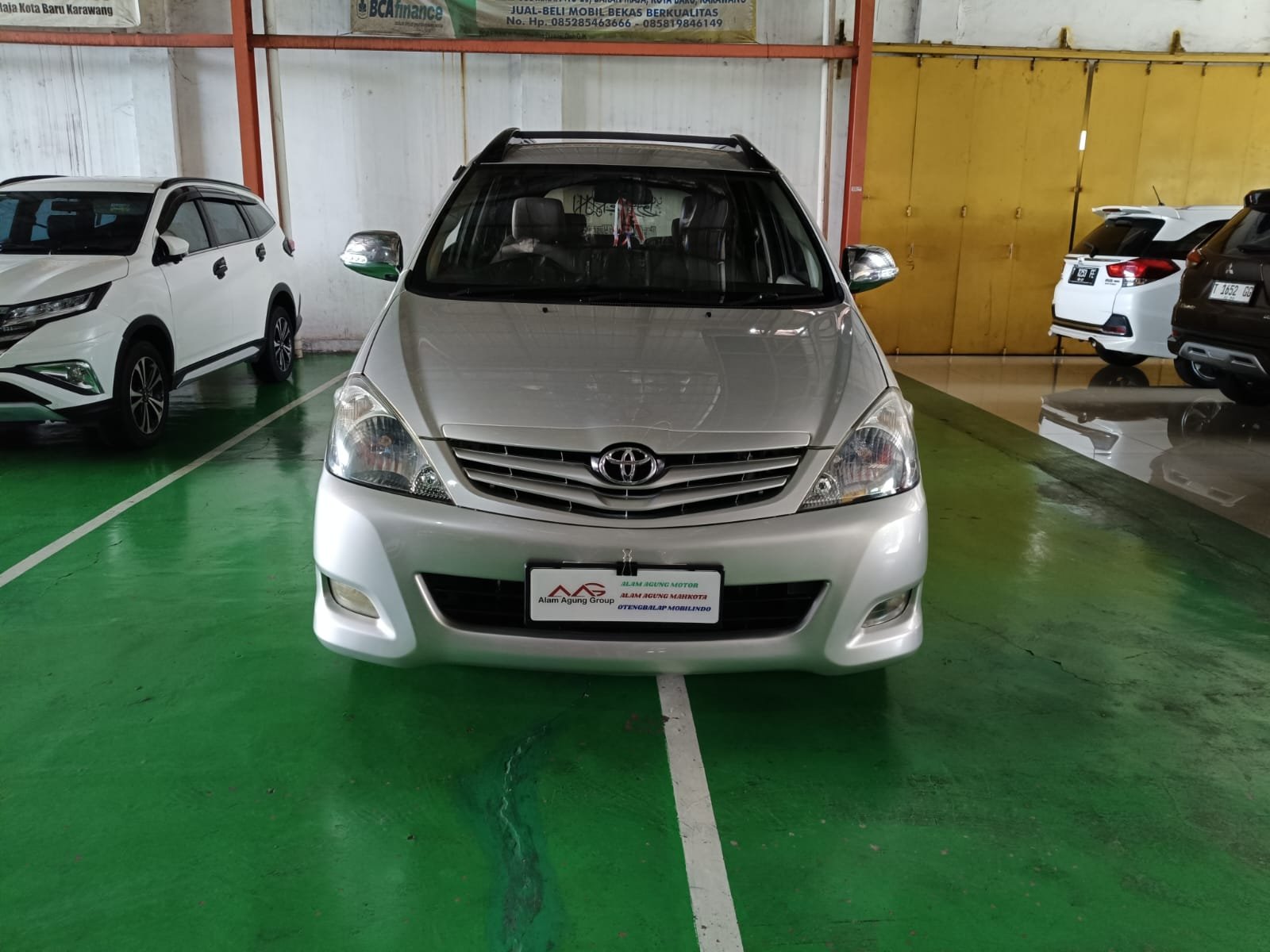 TOYOTA INNOVA E AT 2011