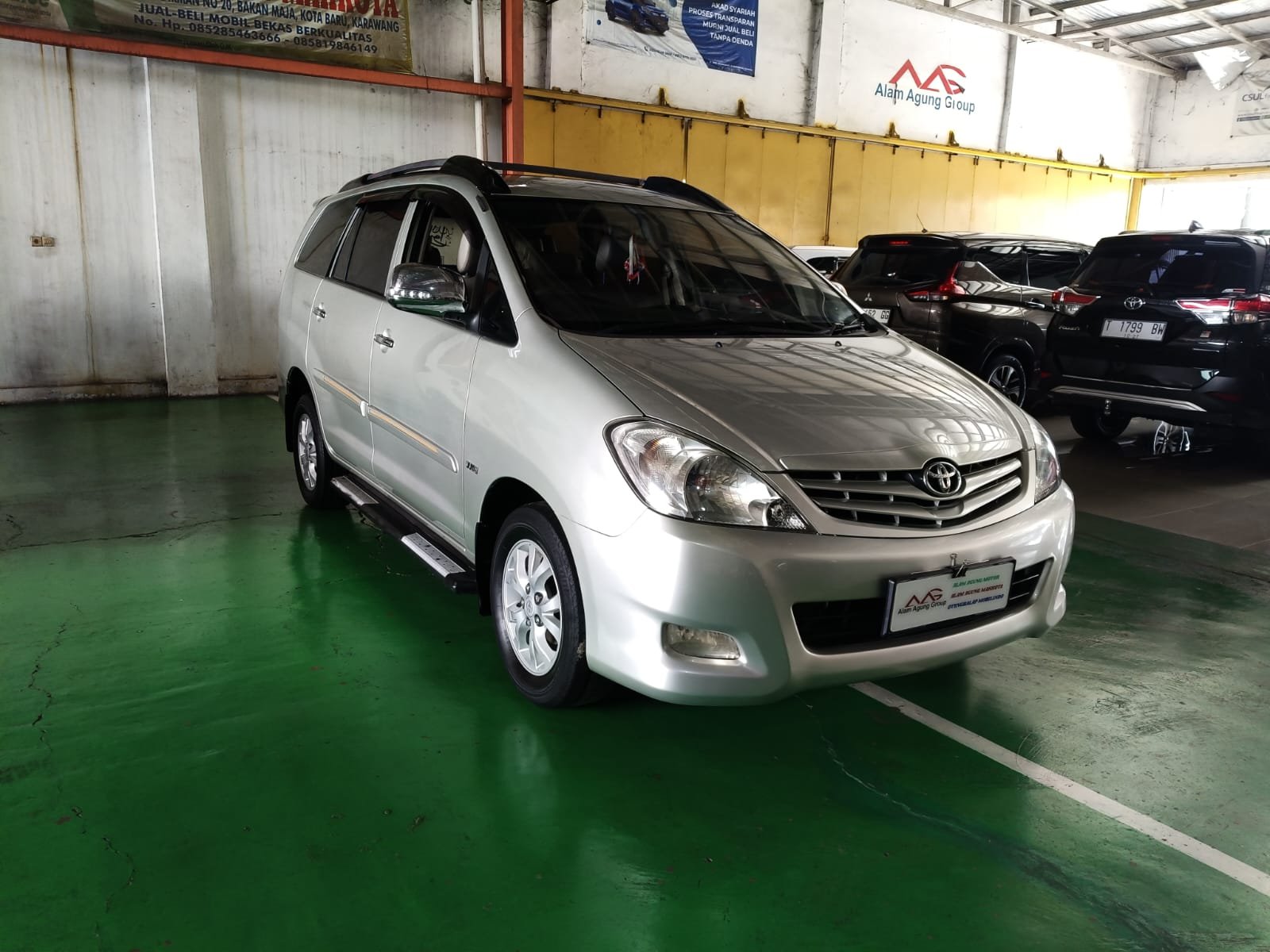 TOYOTA INNOVA E AT 2011