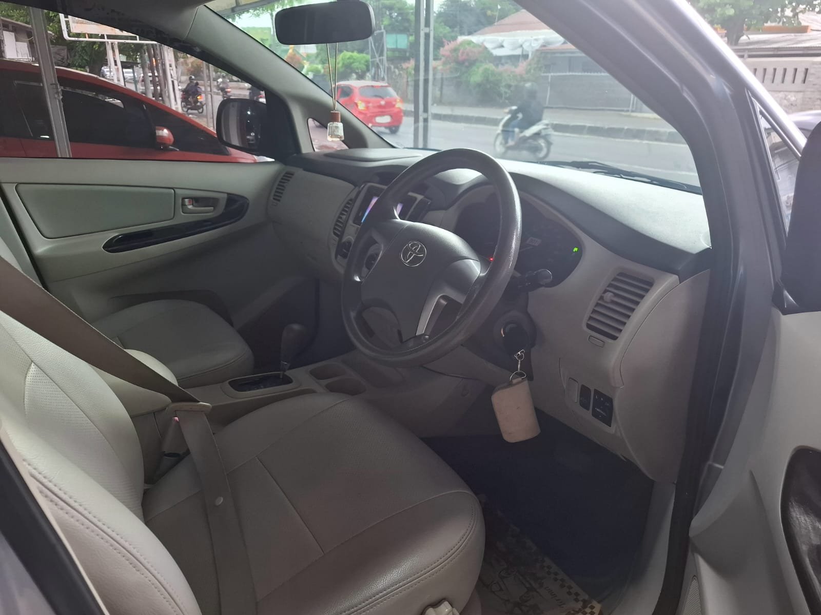 KIJANG INNOVA 2.4 DIESEL AT 2015