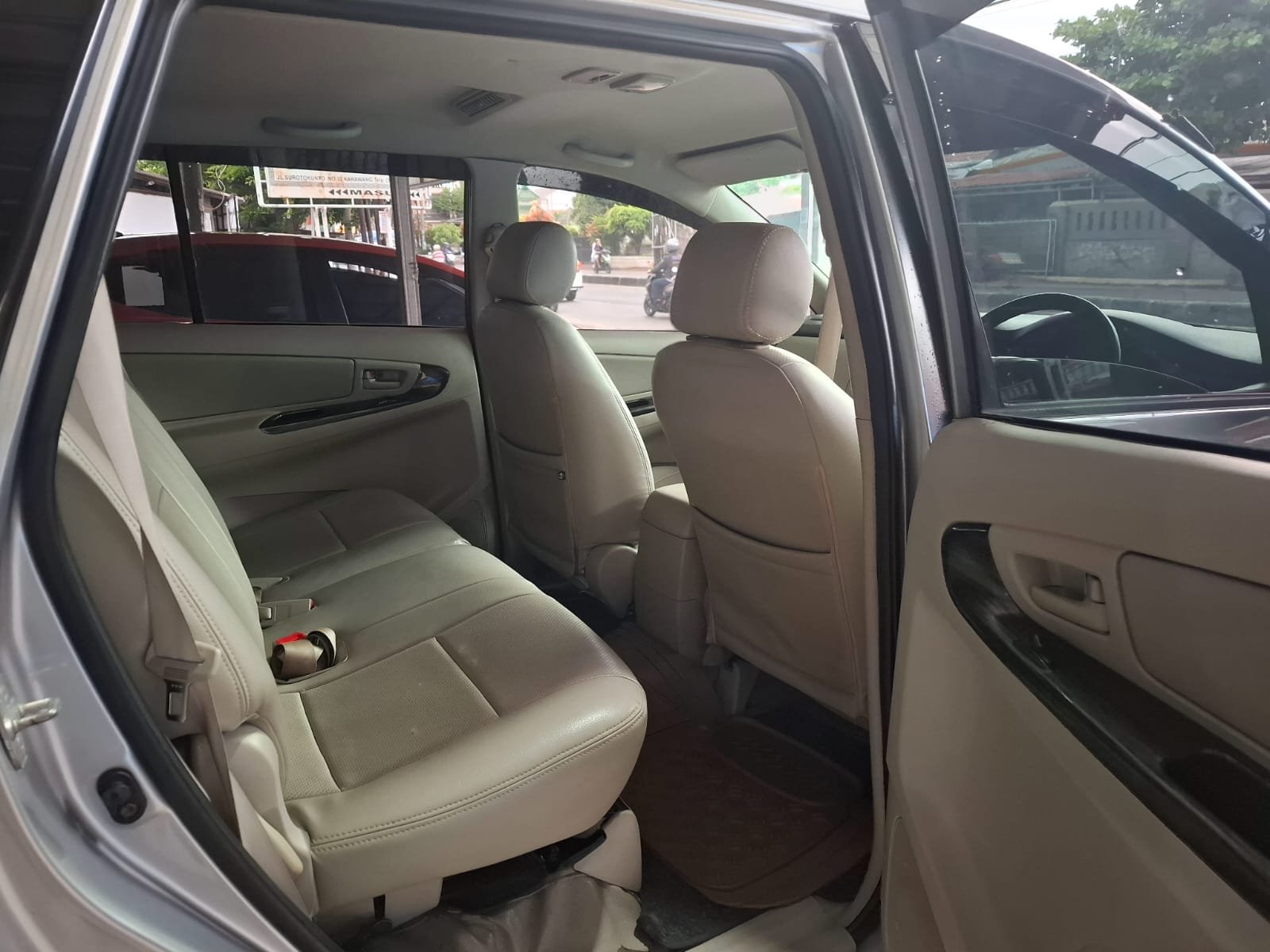 KIJANG INNOVA 2.4 DIESEL AT 2015