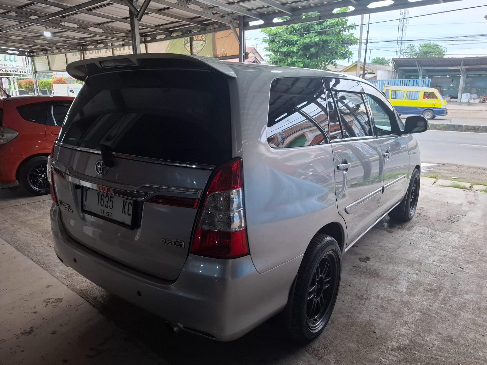 KIJANG INNOVA 2.4 DIESEL AT 2015
